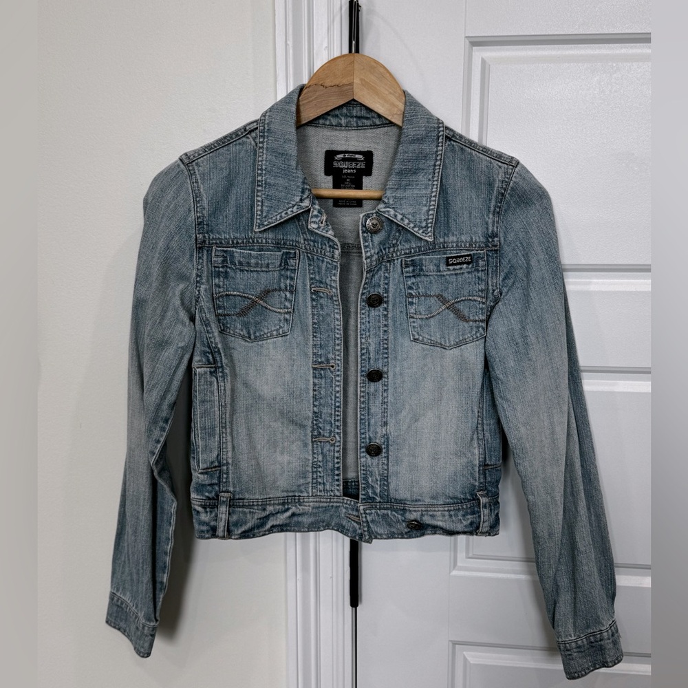 Jean Jacket Classic Style Medium Wash Juniors size Medium Denim Fall Transition